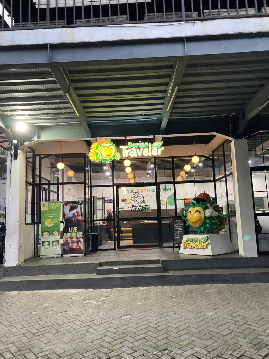 Tampak depan Durian Traveler Store Bintaro